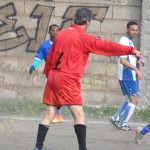 quel gesto dell’arbitro con il dito puntato verso il dischetto della tua area di rigore che ti condanna e mortifica i tuoi sforzi specialmente quando inesistente all’ultimo minuto di una gara intensa e tiratissima . matura così la sconfitta in casa Sport Enjoy Project image-36918